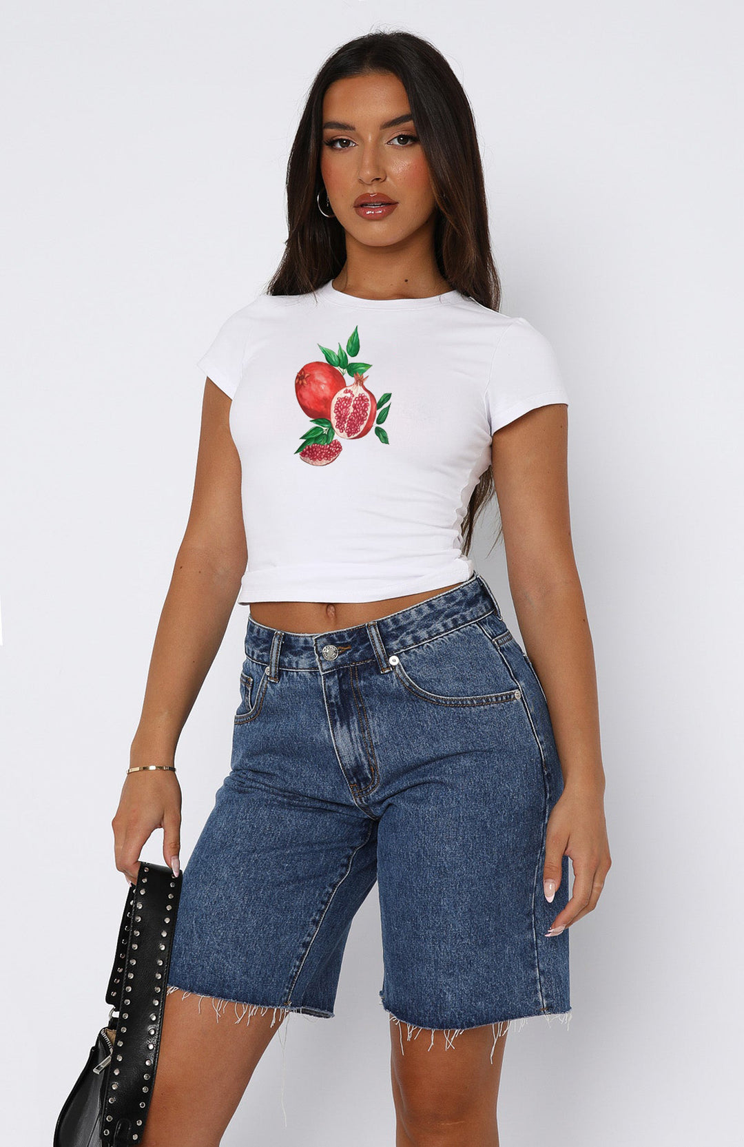 Damer kortärmad crop-top med fruktigt motiv och figurformad skärning Mirla-Eva Jonsson