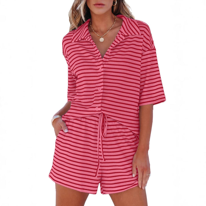 Damer kortärmad fritidsset med randig överdel och shorts Mirla-Eva Jonsson