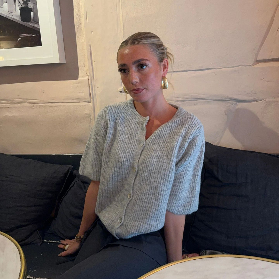 Damer kortärmad stickad tröja med knapprdetails Mirla-Eva Jonsson