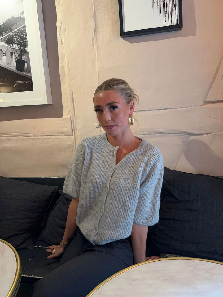 Damer kortärmad stickad tröja med knapprdetails Mirla-Eva Jonsson