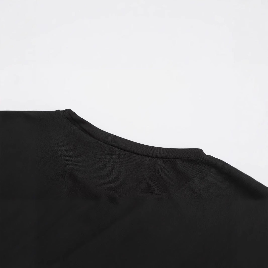 Damer kortärmad t-shirt med elegant rosmönster och figurnära design Mirla-Eva Jonsson