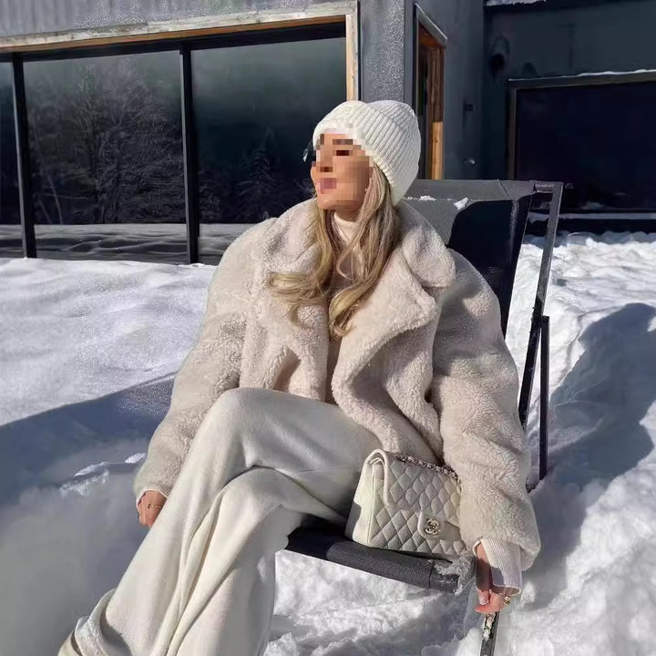 Damer kramig teddyjacka med modern slag Mirla-Eva Jonsson