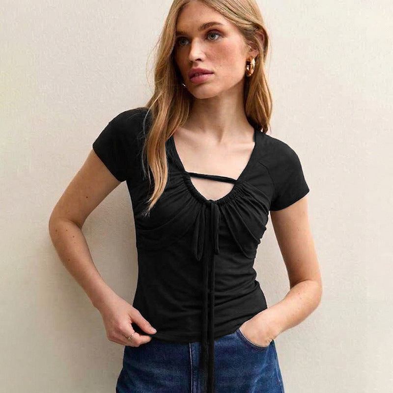 Damer kroppsnära kortärmad topp med volangdetaljer och band Mirla-Eva Jonsson