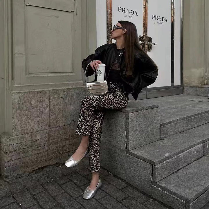 Damer läderjacka i bikerstil med volymärmar och asymmetrisk dragkedja Mirla-Eva Jonsson