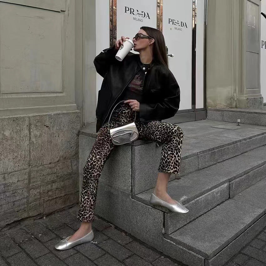 Damer läderjacka i bikerstil med volymärmar och asymmetrisk dragkedja Mirla-Eva Jonsson