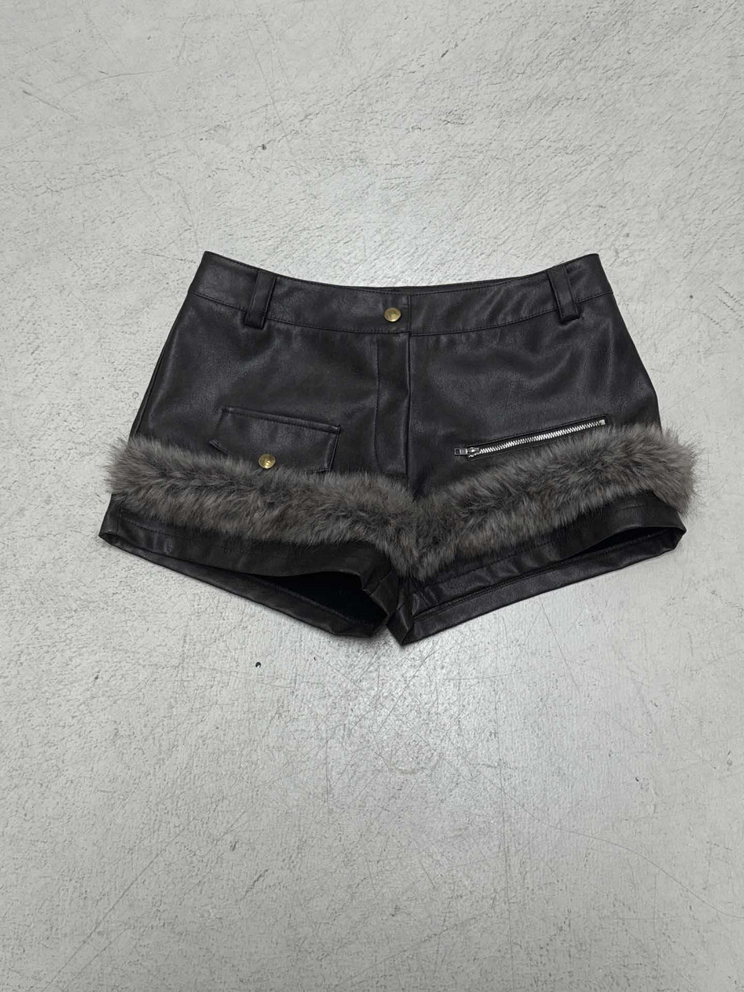 Damer lädershorts med konstpälsdetalj Mirla-Eva Jonsson