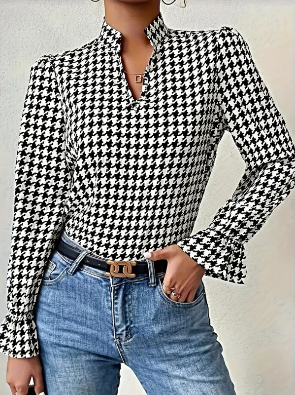 Damer långärmad blus med klassiskt hönsäggsmönster och modevolangermer Mirla-Eva Jonsson
