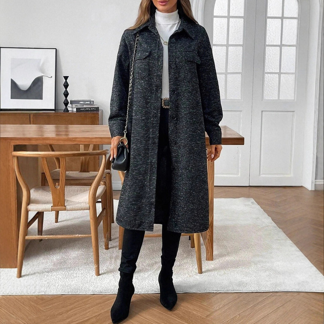 Damer långärmad mantel med praktiska fickor och modern skärning Mirla-Eva Jonsson