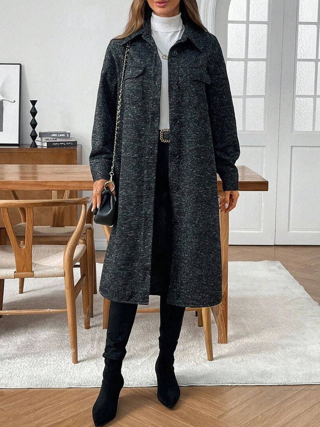 Damer långärmad mantel med praktiska fickor och modern skärning Mirla-Eva Jonsson
