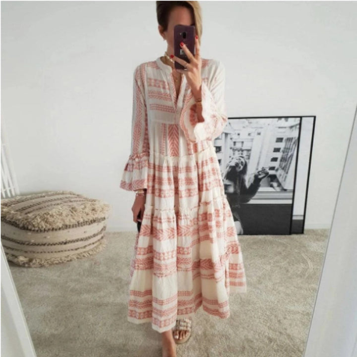 Damer långärmad maxiklänning med attraktivt etno-mönster och feminina volanger Mirla-Eva Jonsson