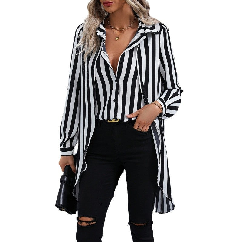Damer långärmad skjortblus i modern randig stil med asymmetrisk skärning Mirla-Eva Jonsson