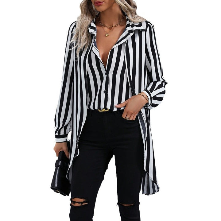 Damer långärmad skjortblus i modern randig stil med asymmetrisk skärning Mirla-Eva Jonsson