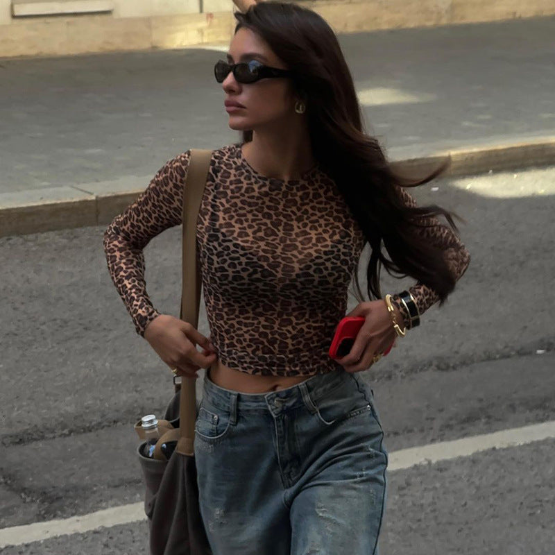 Damer långärmad topp med leopardmönster och figurnära skärning Mirla-Eva Jonsson