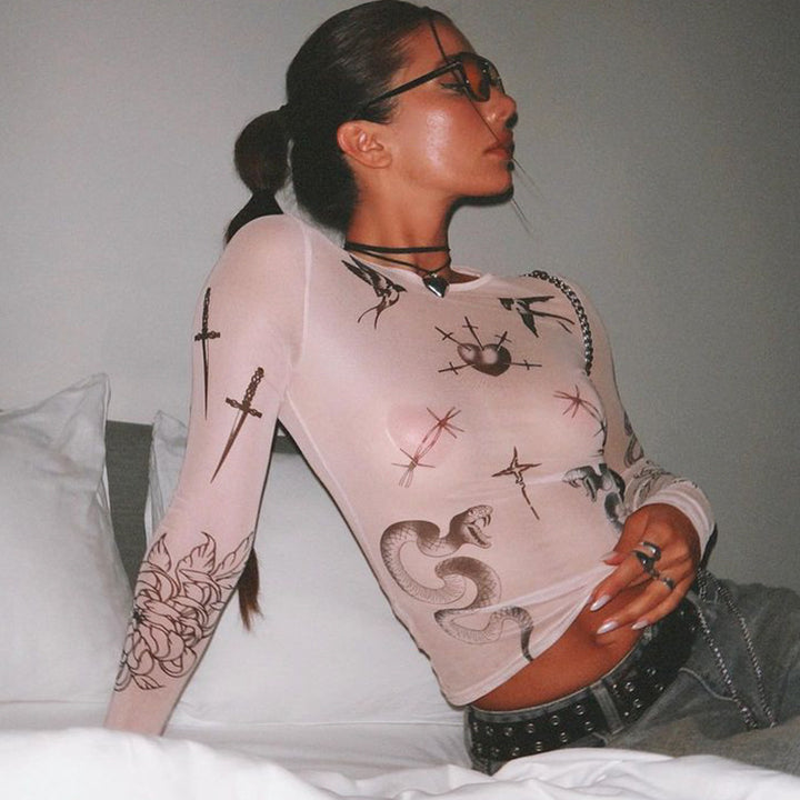Damer långärmad tröja med detaljerad tatueringstryck Mirla-Eva Jonsson