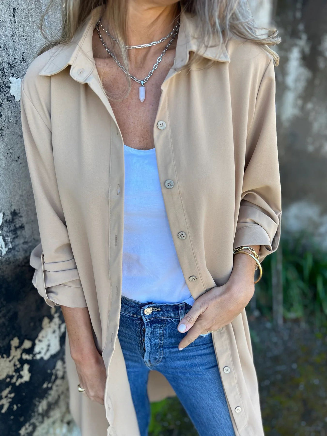 Damer långblus med elegant snitt och avslappnade detaljer Mirla-Eva Jonsson