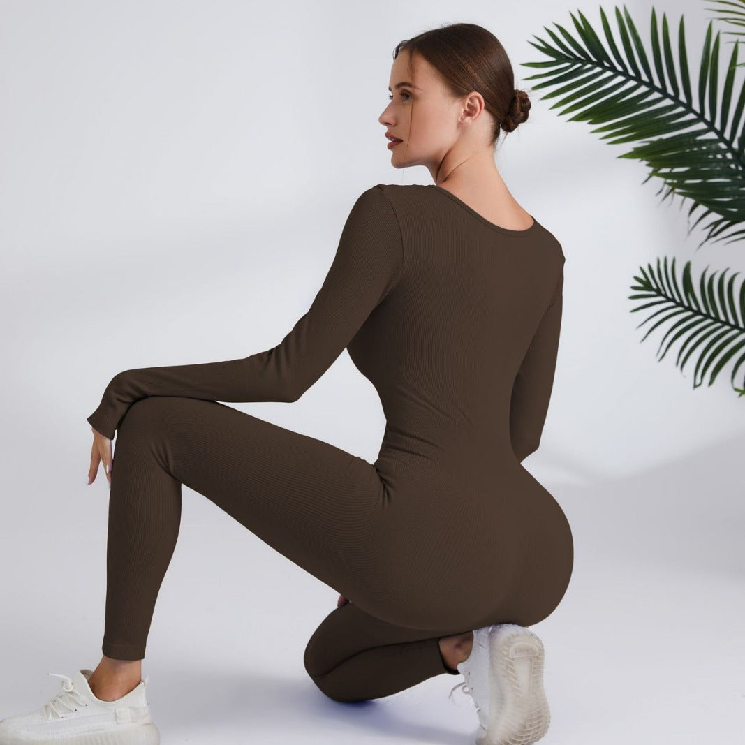 Damer leggingsdräkt med elegant fyrkantig halsringning och figurnära skärning Mirla-Eva Jonsson
