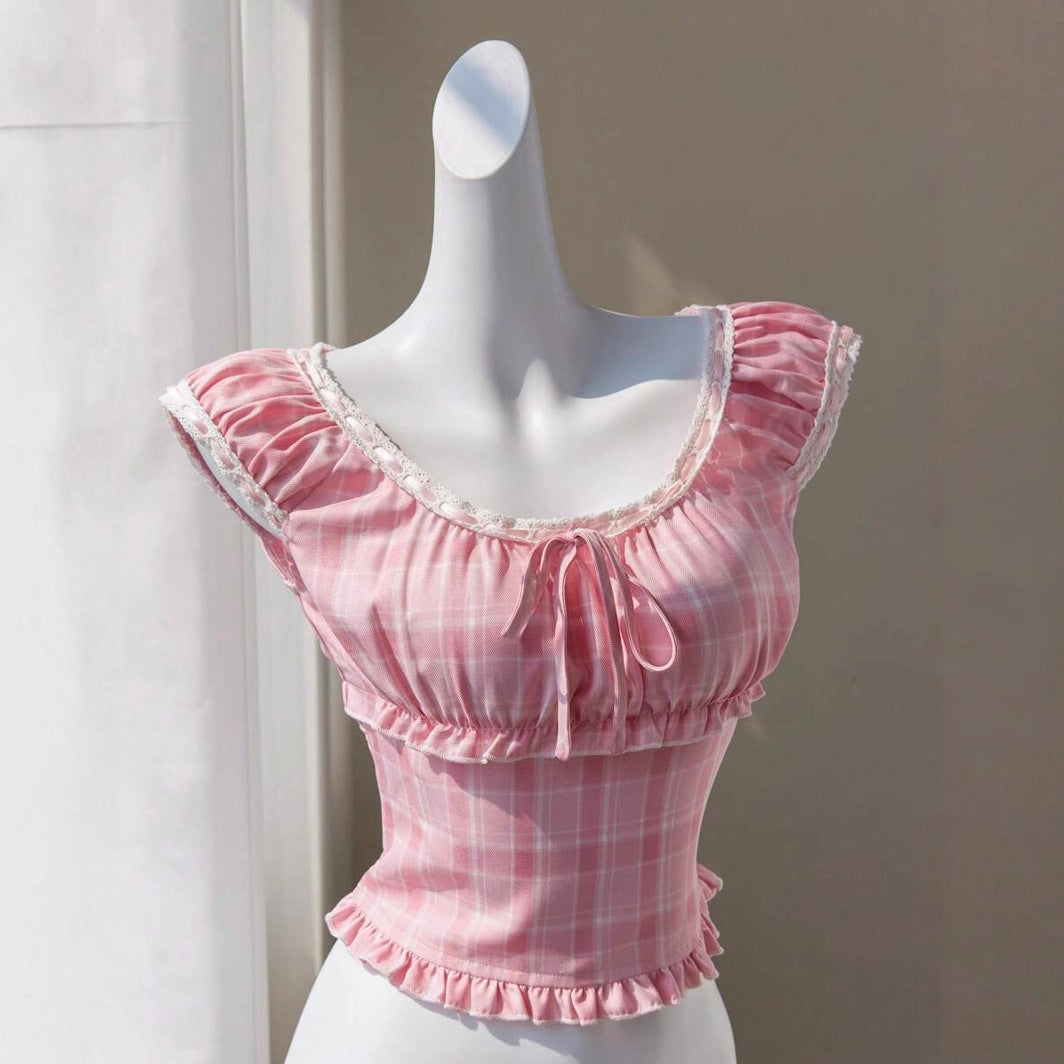 Damer lekfull rutigt mönster-crop-top med volangdetaljer och dragsko Mirla-Eva Jonsson