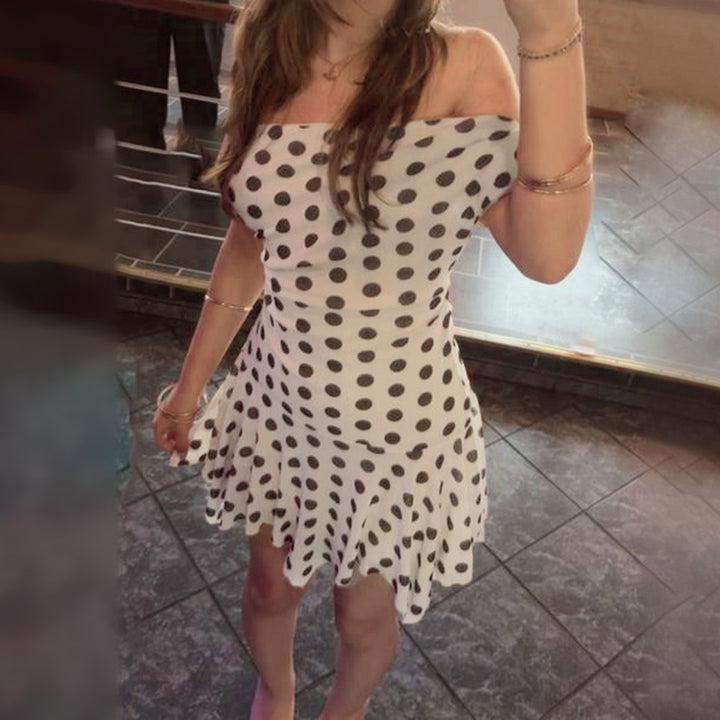 Damer lekfulla prickiga klänning med lätt tyg och djup V-hals Mirla-Eva Jonsson