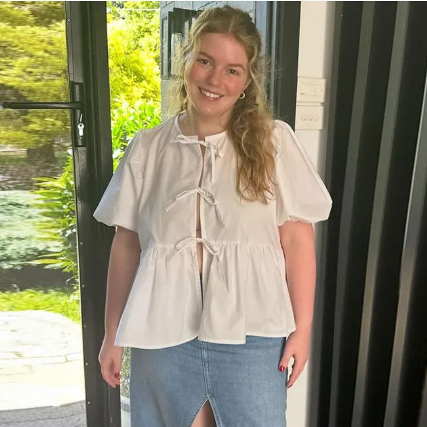 Damer leopardmönstrad kortärmad blus med lekfulla volanger Mirla-Eva Jonsson