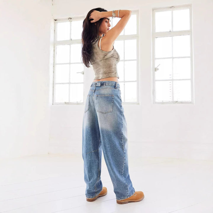 Damer löst passform jeans i avslappnad stil med trendiga detaljer Mirla-Eva Jonsson