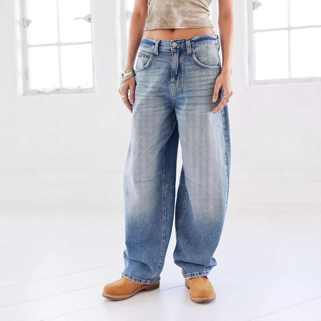 Damer löst passform jeans i avslappnad stil med trendiga detaljer Mirla-Eva Jonsson