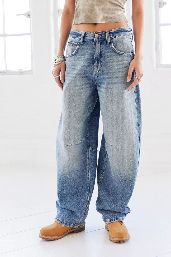 Damer löst passform jeans i avslappnad stil med trendiga detaljer Mirla-Eva Jonsson