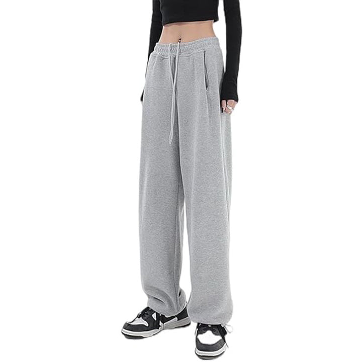 Damer löst sittande fritidsbyxor gjorda av mjukt sweatshirtmaterial med praktiska fickor Mirla-Eva Jonsson