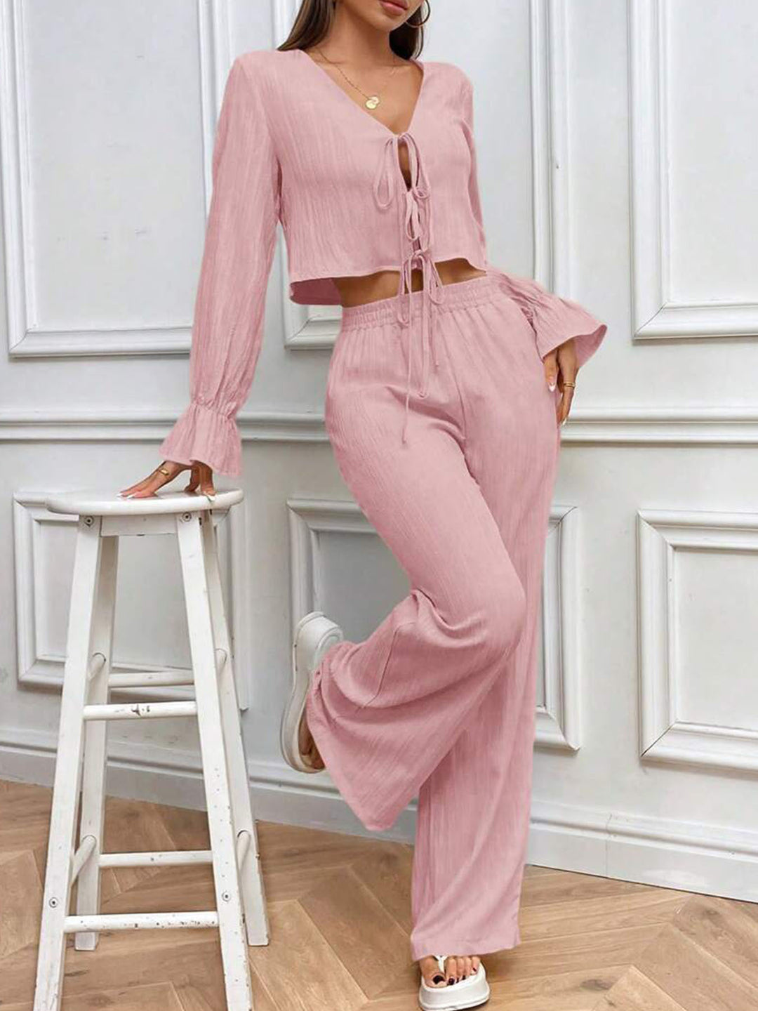 Damer loungewear-set i lätt material med justerbar midja och volangdetaljer Mirla-Eva Jonsson