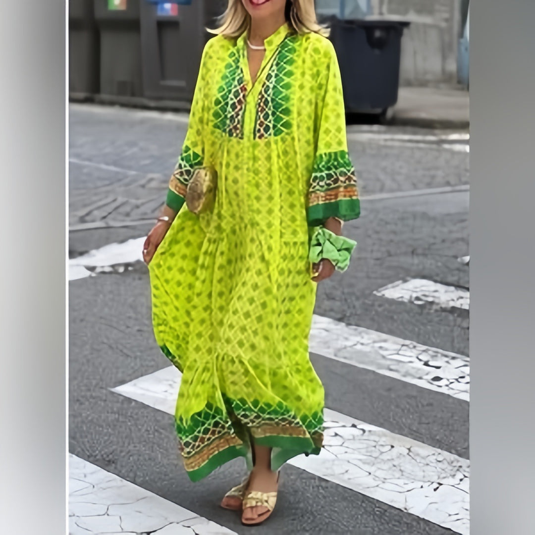 Damer luftig Maxi-klänning med färgglad golvlängd och dekorativ fåll Mirla-Eva Jonsson