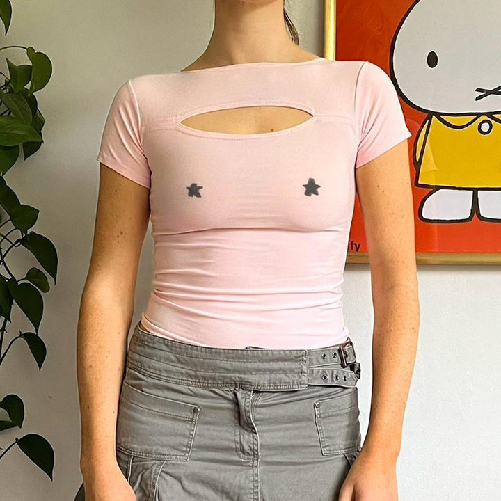 Damer luftig axelshirt med elegant cut-out-design och blommönster Mirla-Eva Jonsson