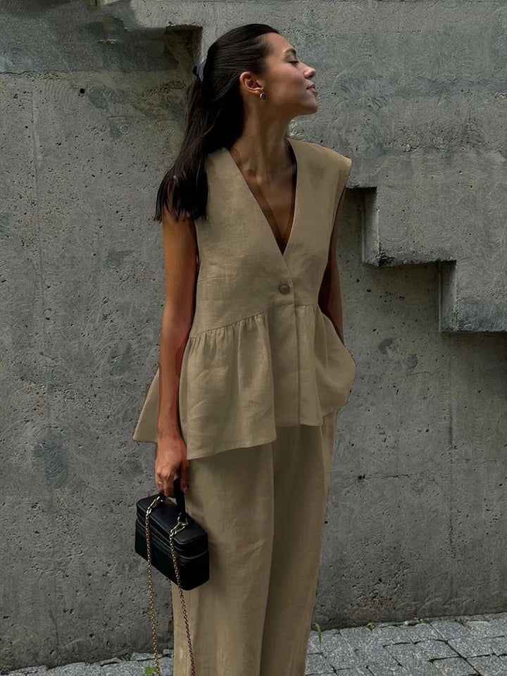 Damer luftig jumpsuit med V-ringning och flytande snitt Mirla-Eva Jonsson