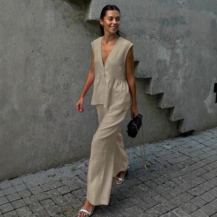 Damer luftig jumpsuit med V-ringning och flytande snitt Mirla-Eva Jonsson