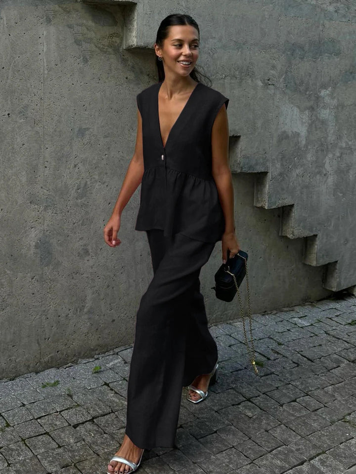 Damer luftig jumpsuit med V-ringning och flytande snitt Mirla-Eva Jonsson