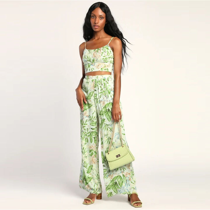 Damer luftig sommaroutfit med blommönster Mirla-Eva Jonsson