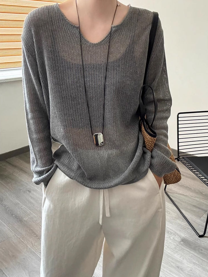 Damer luftig stickad tröja med V-ringning och avslappnad passform Mirla-Eva Jonsson