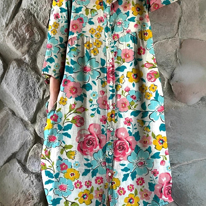 Damer luftklänning med blommigt mönster och praktiska fickor Mirla-Eva Jonsson