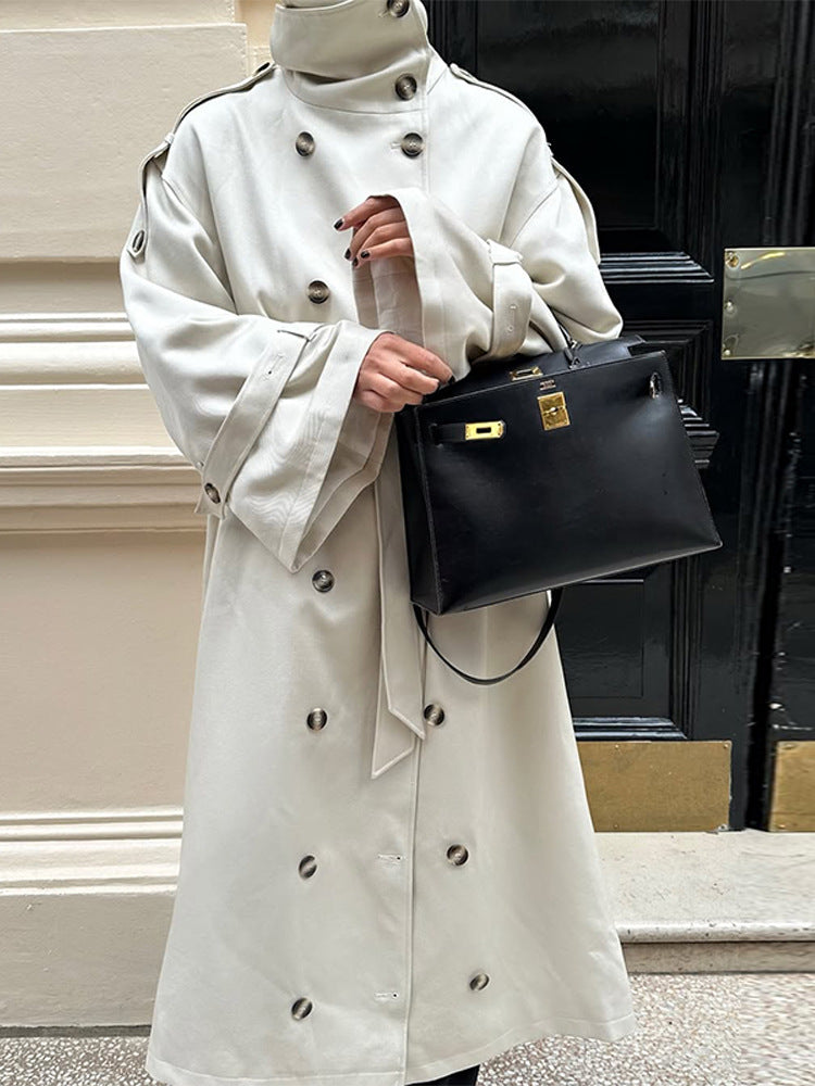 Damer lyxig trenchcoat med genomtänkta detaljer Mirla-Eva Jonsson
