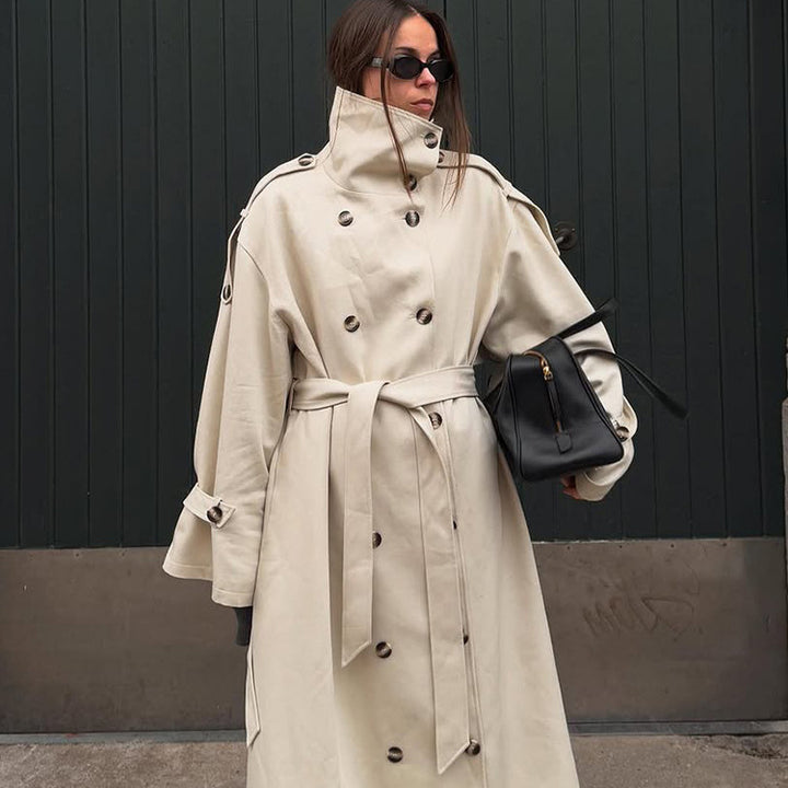 Damer lyxig trenchcoat med genomtänkta detaljer Mirla-Eva Jonsson