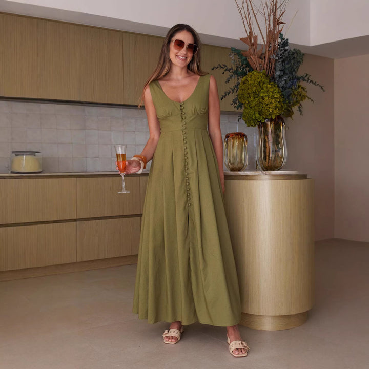 Damer maxi klänning med chic knappdesign och elegant V-hals Mirla-Eva Jonsson