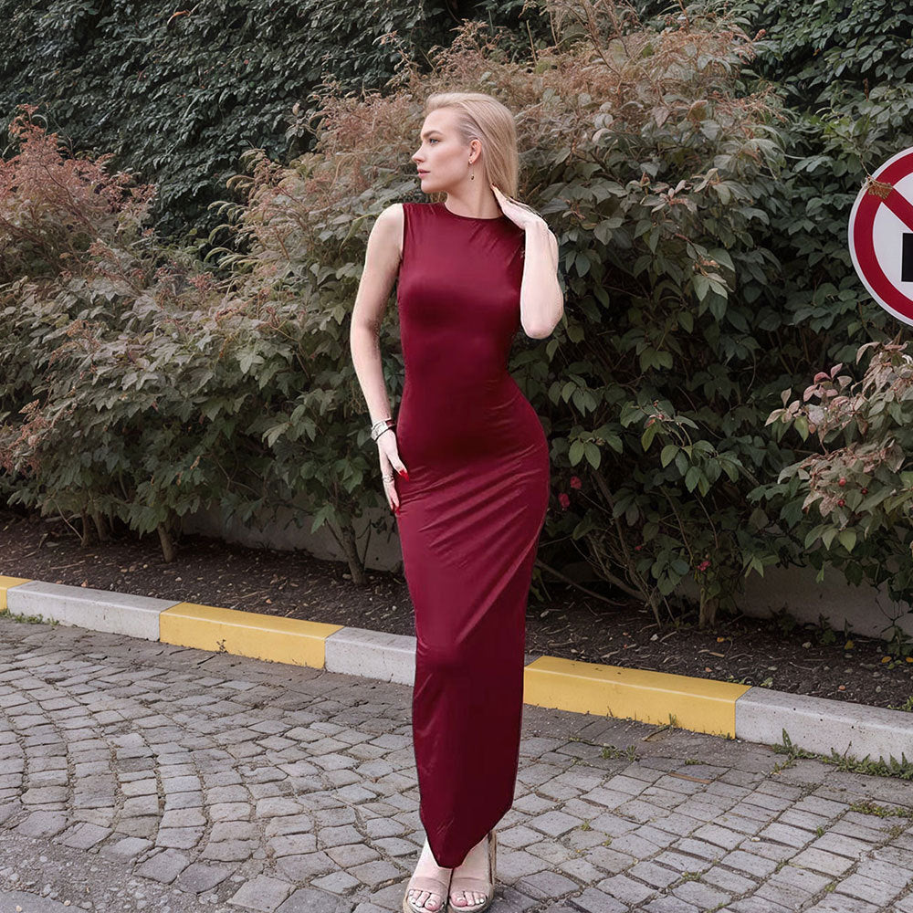Damer maxi klänning med elegant, figurnära skärning och hög sprund Mirla-Eva Jonsson