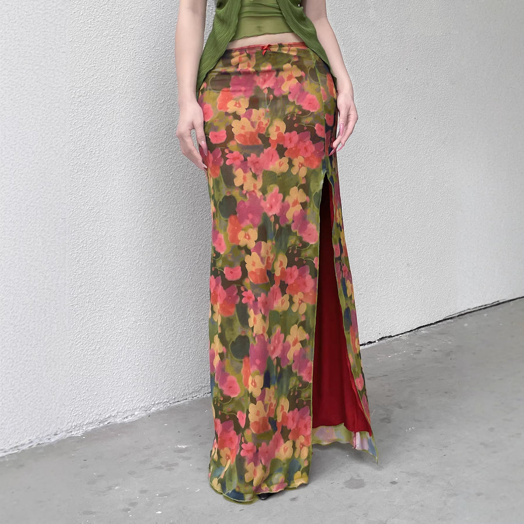 Damer maxikjol med blommig chiffondesign och sidenslits Mirla-Eva Jonsson