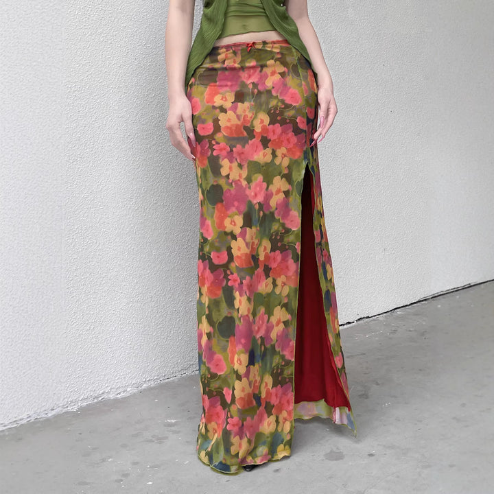 Damer maxikjol med blommig chiffondesign och sidenslits Mirla-Eva Jonsson