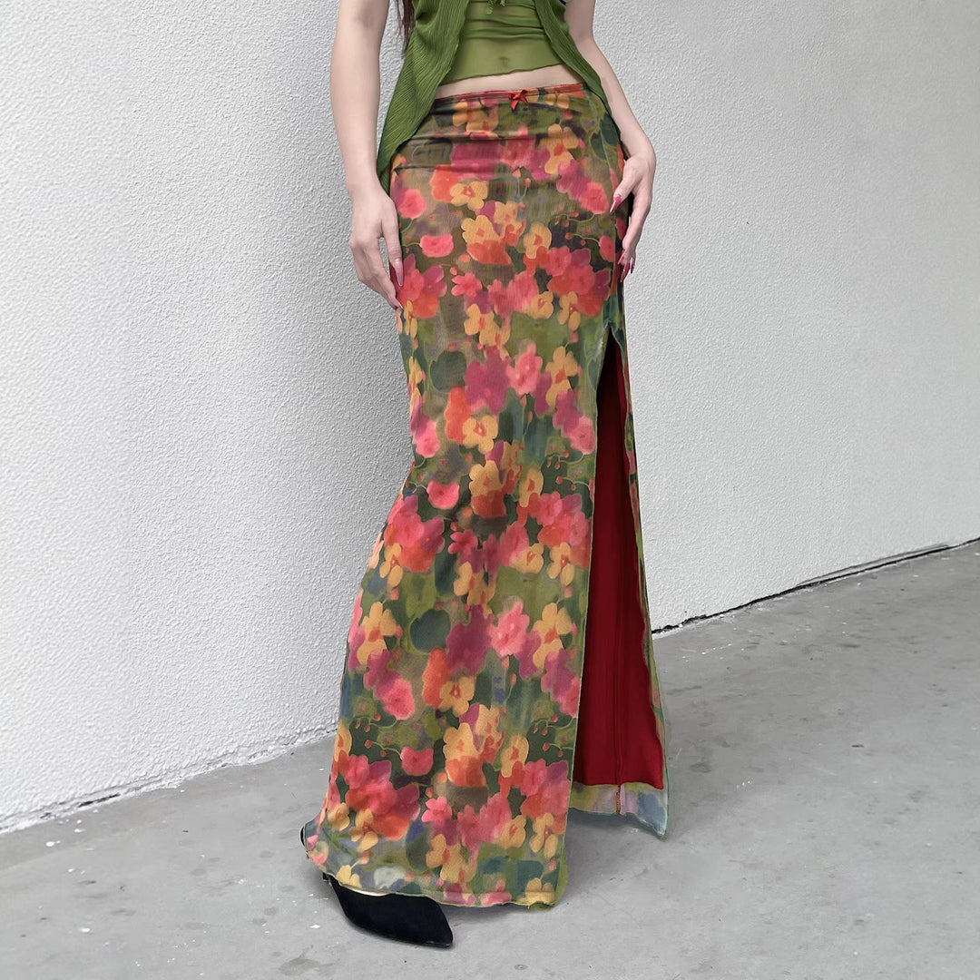 Damer maxikjol med blommig chiffondesign och sidenslits Mirla-Eva Jonsson