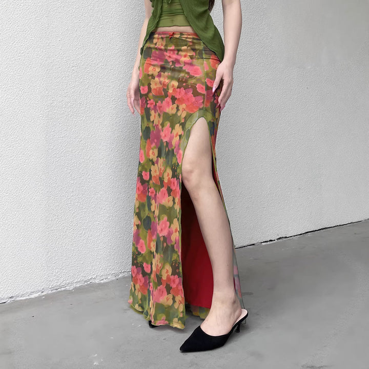 Damer maxikjol med blommig chiffondesign och sidenslits Mirla-Eva Jonsson