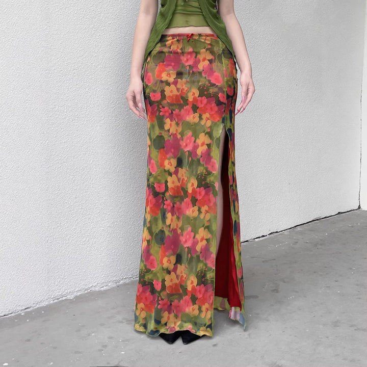 Damer maxikjol med blommig chiffondesign och sidenslits Mirla-Eva Jonsson