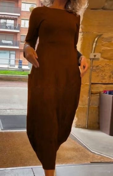 Damer maxiklänning med asymmetrisk skärning och eleganta detaljer Mirla-Eva Jonsson