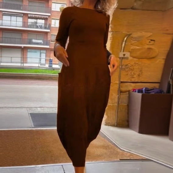 Damer maxiklänning med asymmetrisk skärning och eleganta detaljer Mirla-Eva Jonsson