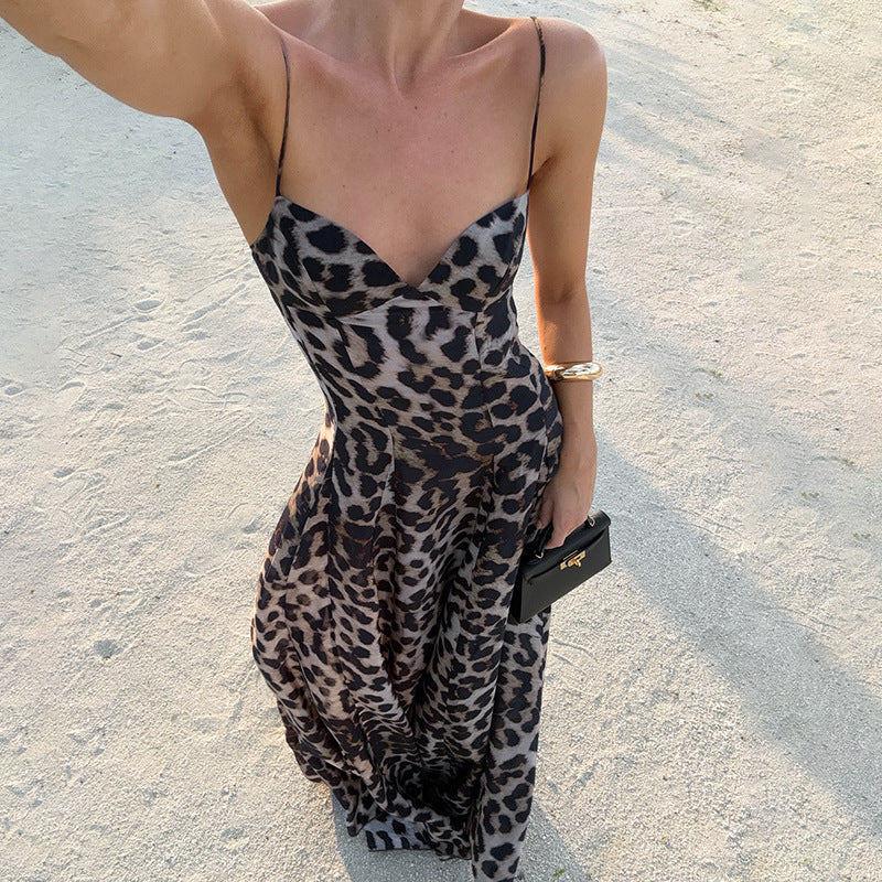 Damer maxiklänning med figursydd skärning och blommigt leopardmönster Mirla-Eva Jonsson