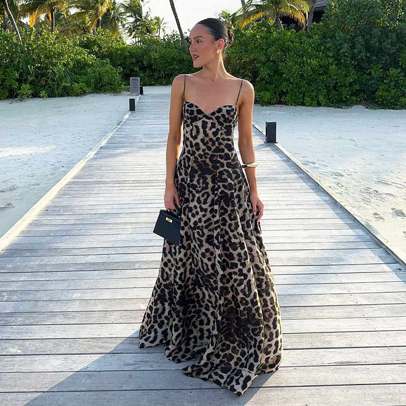 Damer maxiklänning med figursydd skärning och blommigt leopardmönster Mirla-Eva Jonsson