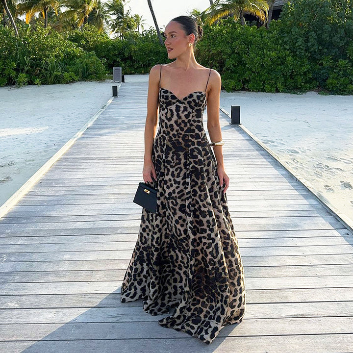 Damer maxiklänning med figursydd skärning och blommigt leopardmönster Mirla-Eva Jonsson